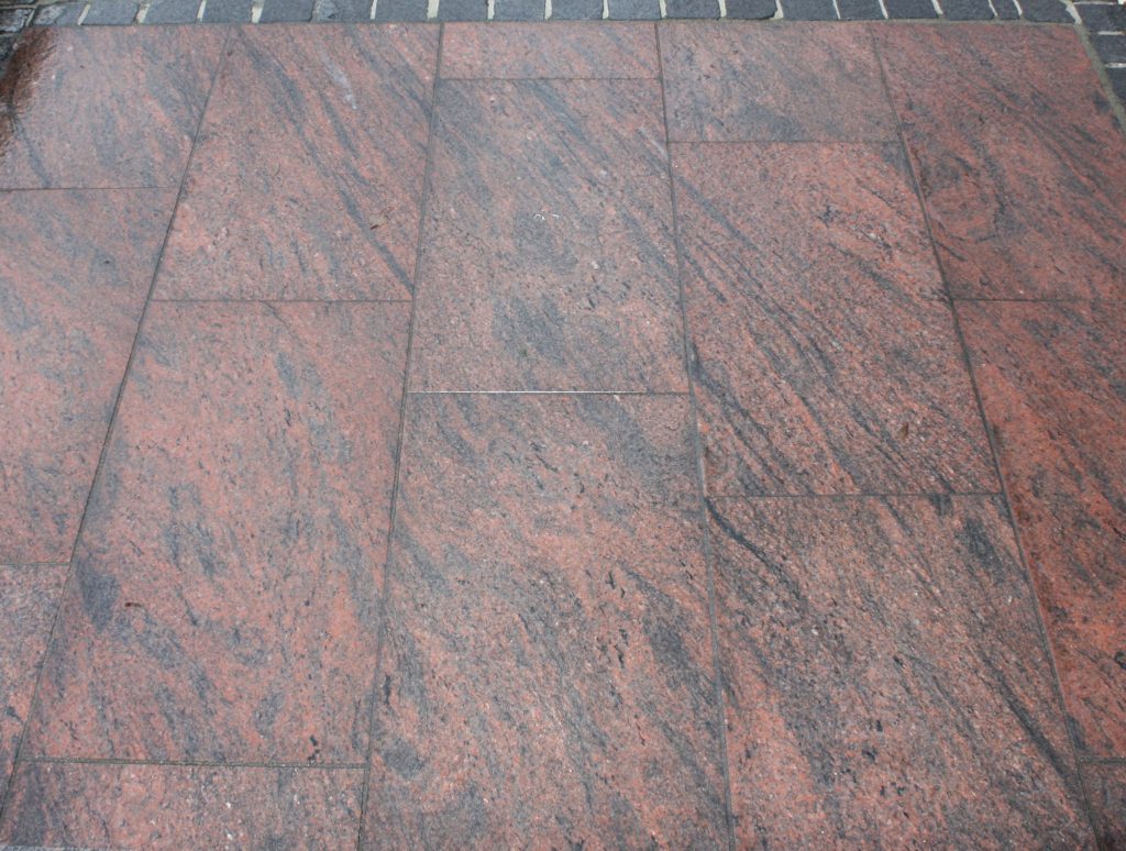 Outdoor_Multicolor Red