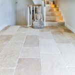 Kalkstein Alexandria Beige und Treppe im Innenbereich