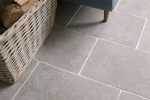 Indoor Kalksteinboden Alexandria Grey in hellem Grauton