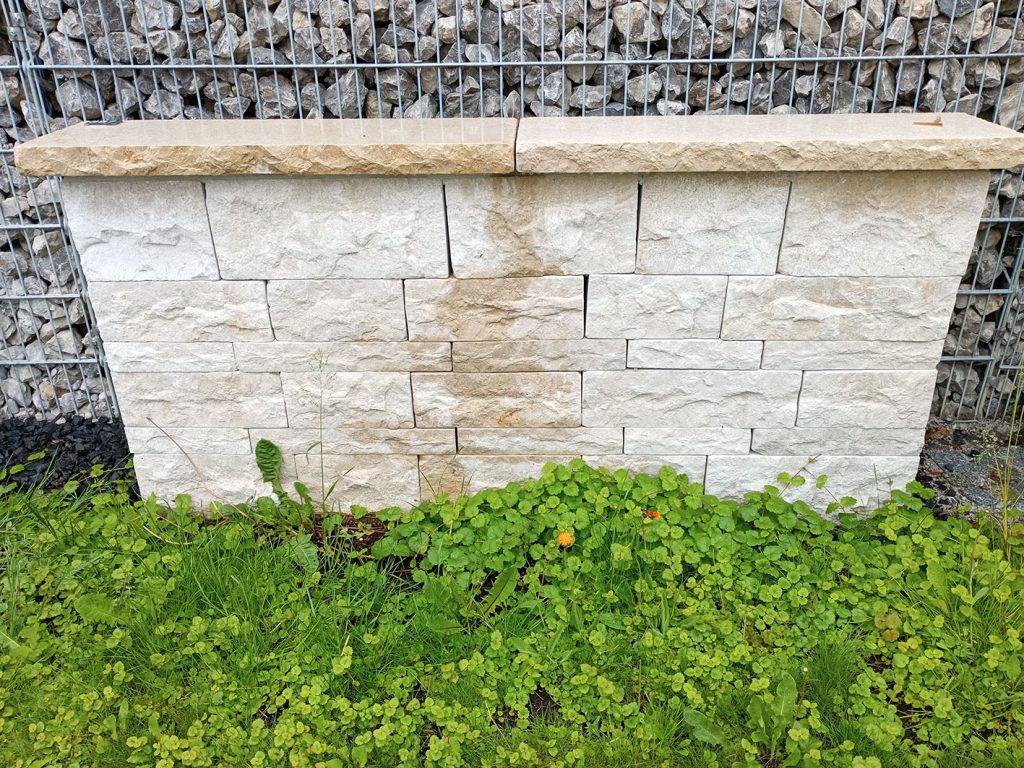 Gartenmauer aus Kalkstein-Mauersteinen Alexandria Beige